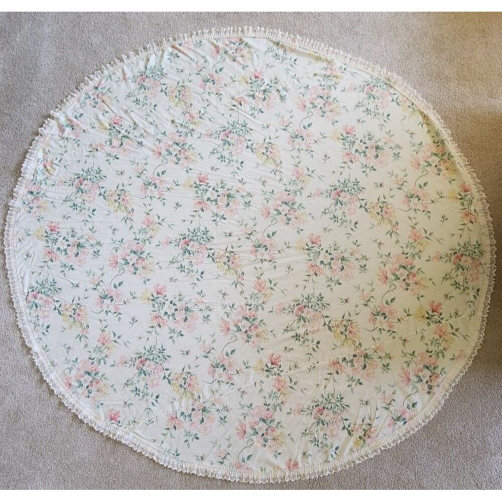 Vintage Floral Round Tablecloth Lace Edge Pale Yellow Grannycore 69"